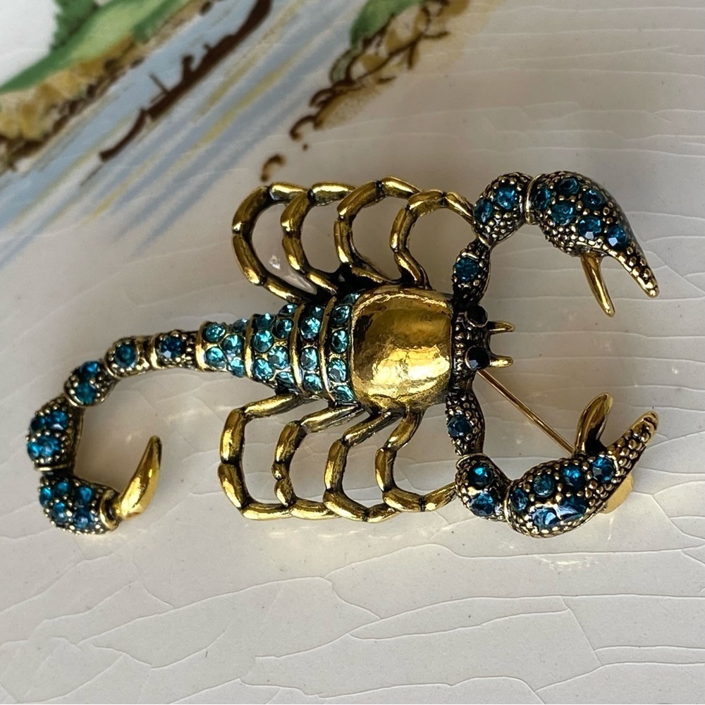 ✨ Anthropologie Emperor Scorpion Brooch - Picture 5 of 9